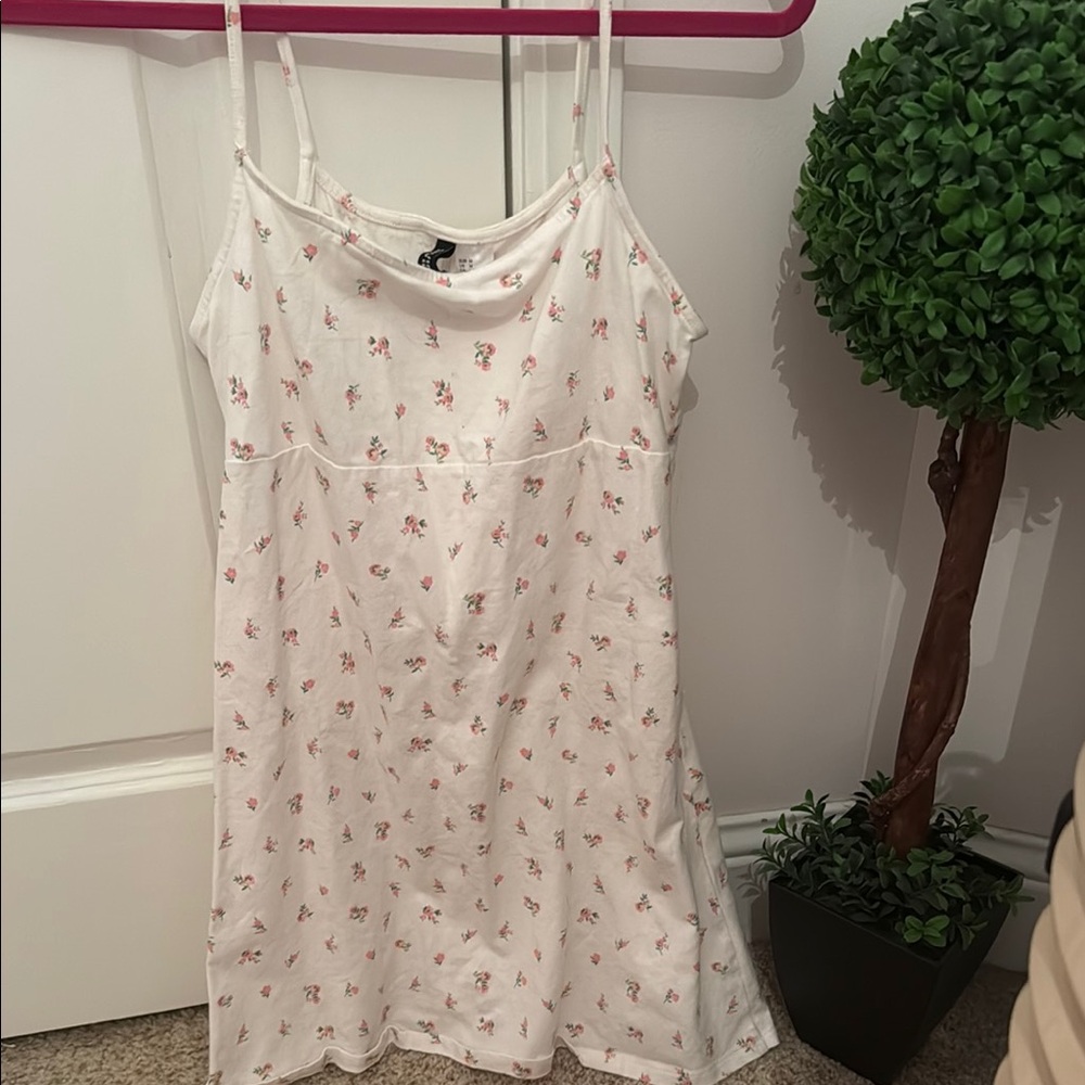 Cutesy White Floral H&M Spaghetti Strap Dress
